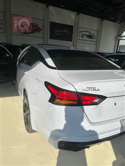 نيسان ألتيما